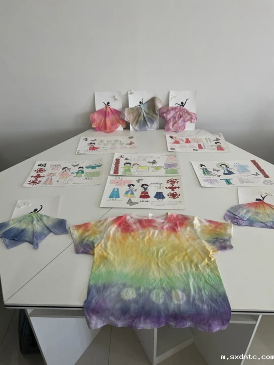 美育如光，熹微朝阳